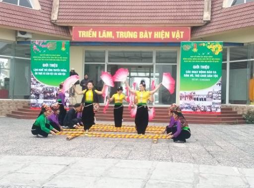 Festival featuring craft villages opens - ảnh 2
